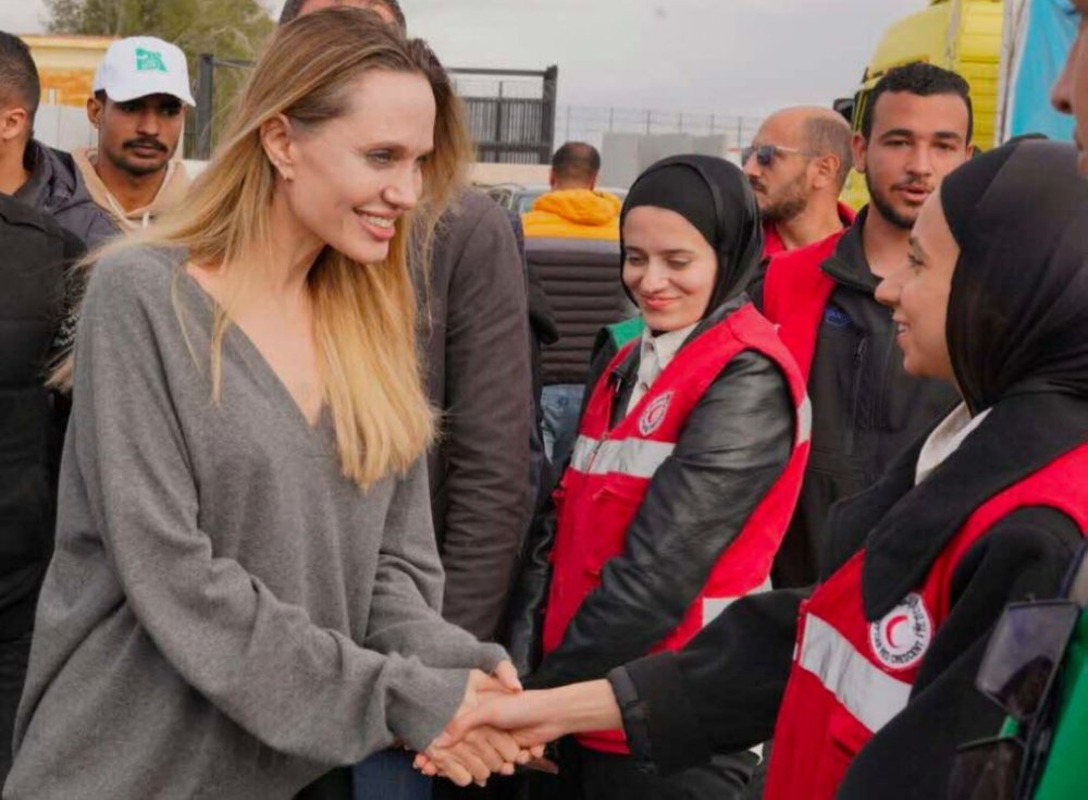 angelina-jolie-en-visite-a-rafah-sur-fond-de-crise-humanitaire-a-gaza