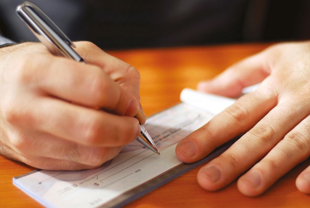 cheques-en-bois-:-la-loi-portant-assouplissements-entre-en-vigueur,-une-reforme-qui-se-veut-pragmatique