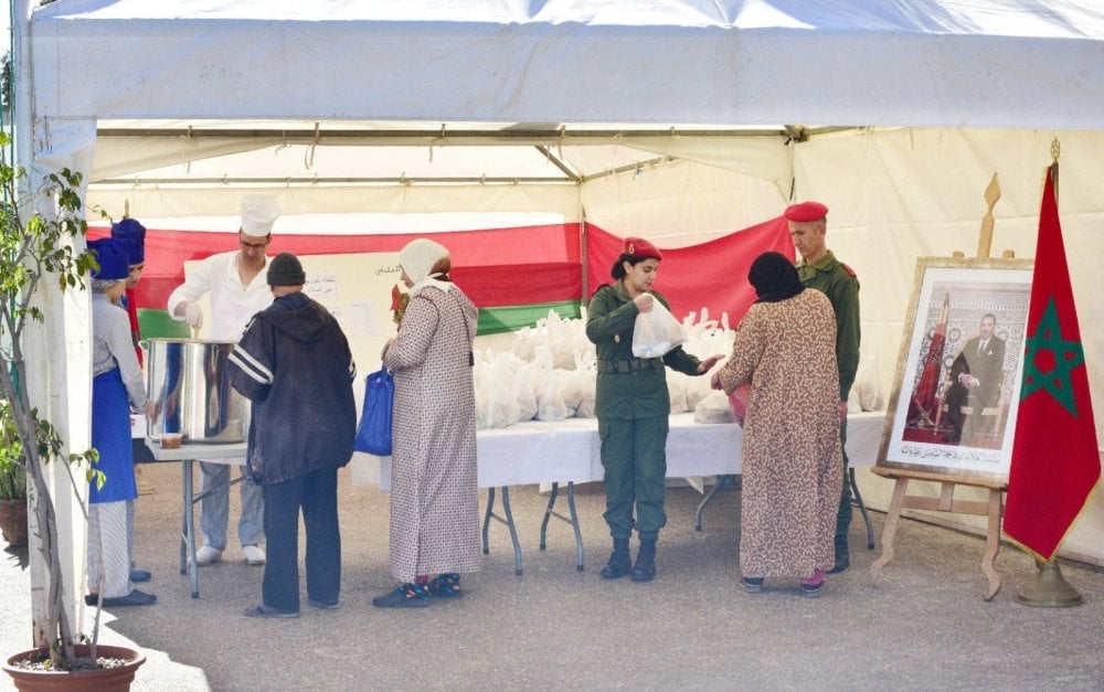 operation-iftar-ramadan-1447-2026-:-la-garde-royale-organise-la-distribution-de-6.000-repas-du-ftour-quotidiennement