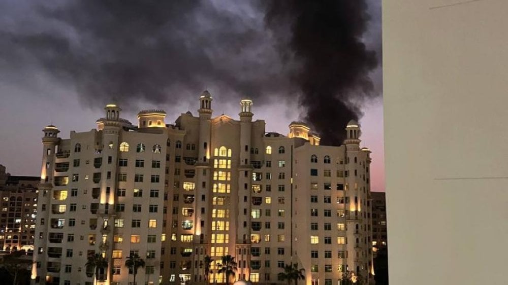 tensions-au-moyen-orient-:-un-incendie-fait-quatre-blesses-sur-la-celebre-ile-artificielle-the-palm-a-dubai