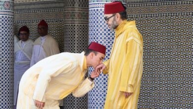 sm.-le-roi,-amir-al-mouminine,-accomplit-la-priere-de-l