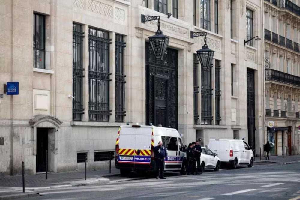 attentat-dejoue-a-paris-samedi-devant-la-bank-of-america
