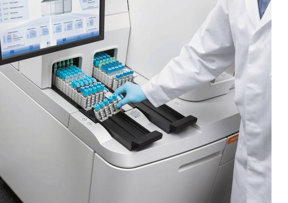 hopital-ibn-sina-:-alerte-sur-une-paralysie-totale-des-laboratoires-danalyse
