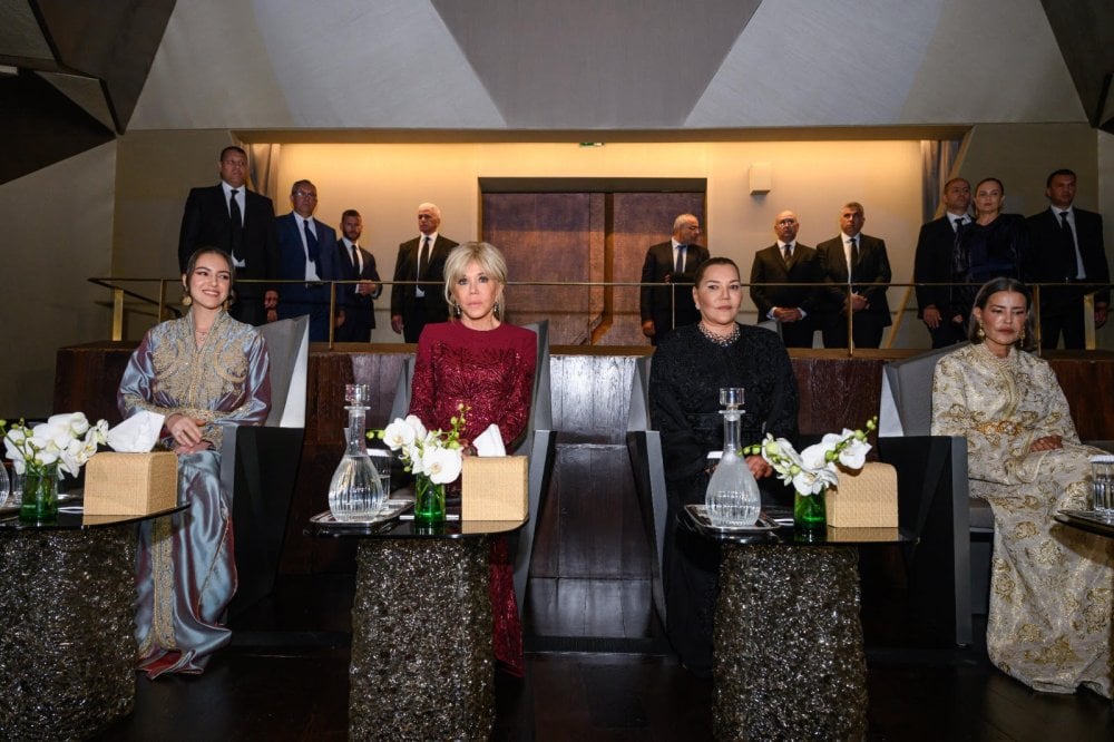 llaa.rr-les-princesses-lalla-khadija,-lalla-meryem-et-lalla-hasnaa,-accompagnees-de-mme-brigitte-macron,-assistent-au-spectacle-douverture-du-theatre-royal-de-rabat