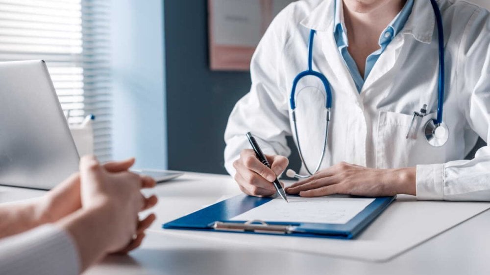 530-medecins-specialistes-nouvellement-diplomes-affectes-des-aout-dans-les-hopitaux-publics-(tehraoui)