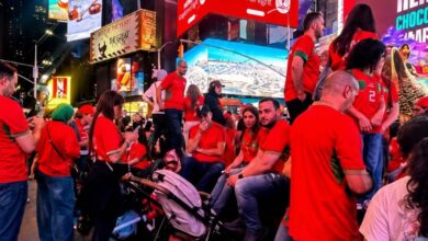 Παγκόσμιο-Κύπελλο-2026:-Η-Τάιμς-Σκουέαρ-ντύνεται-στα-κόκκινα-και-πράσινα-πριν-από-τον-αγώνα-Μαρόκο-Βραζιλία